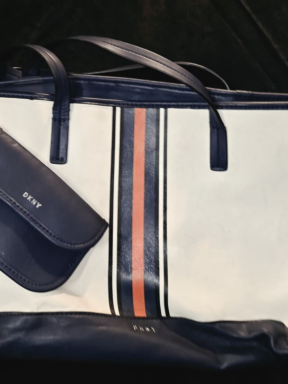 DKNY Totebag - Picture 1 of 3